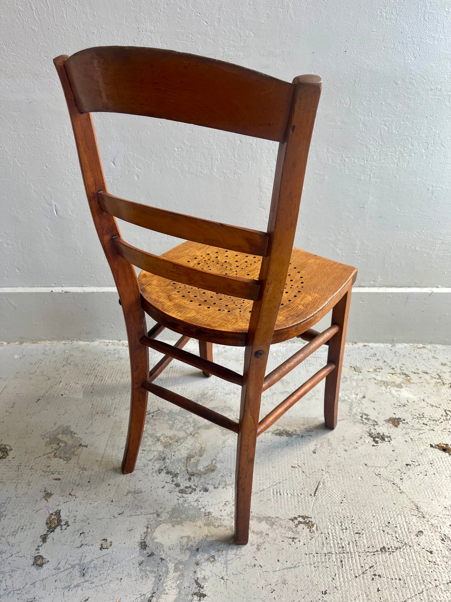 Chaise bistrot ancienne assise étoile