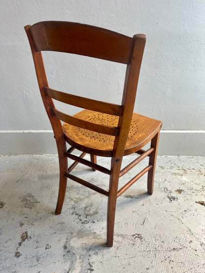 Chaise bistrot ancienne assise étoile