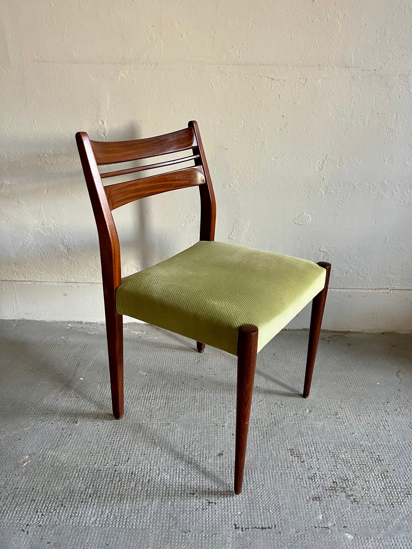 Chaises années 60 en teck style scandinave- lot de 3   Patine