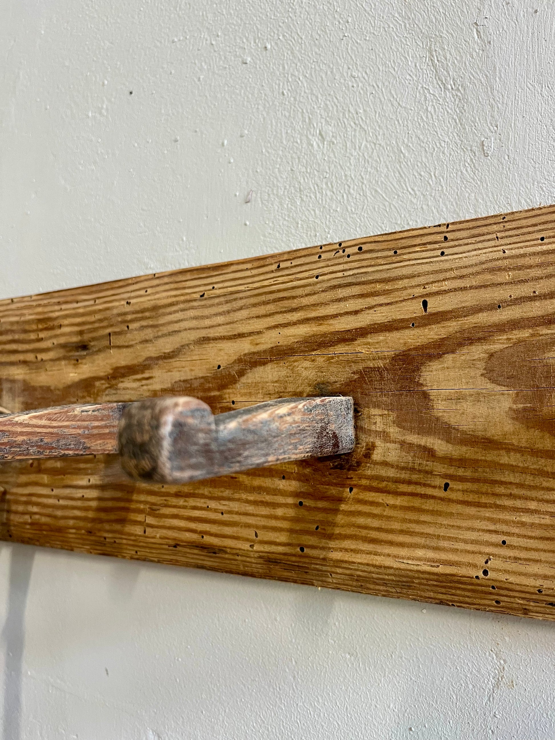 Porte manteaux mural ancien en bois  Décoration Patine