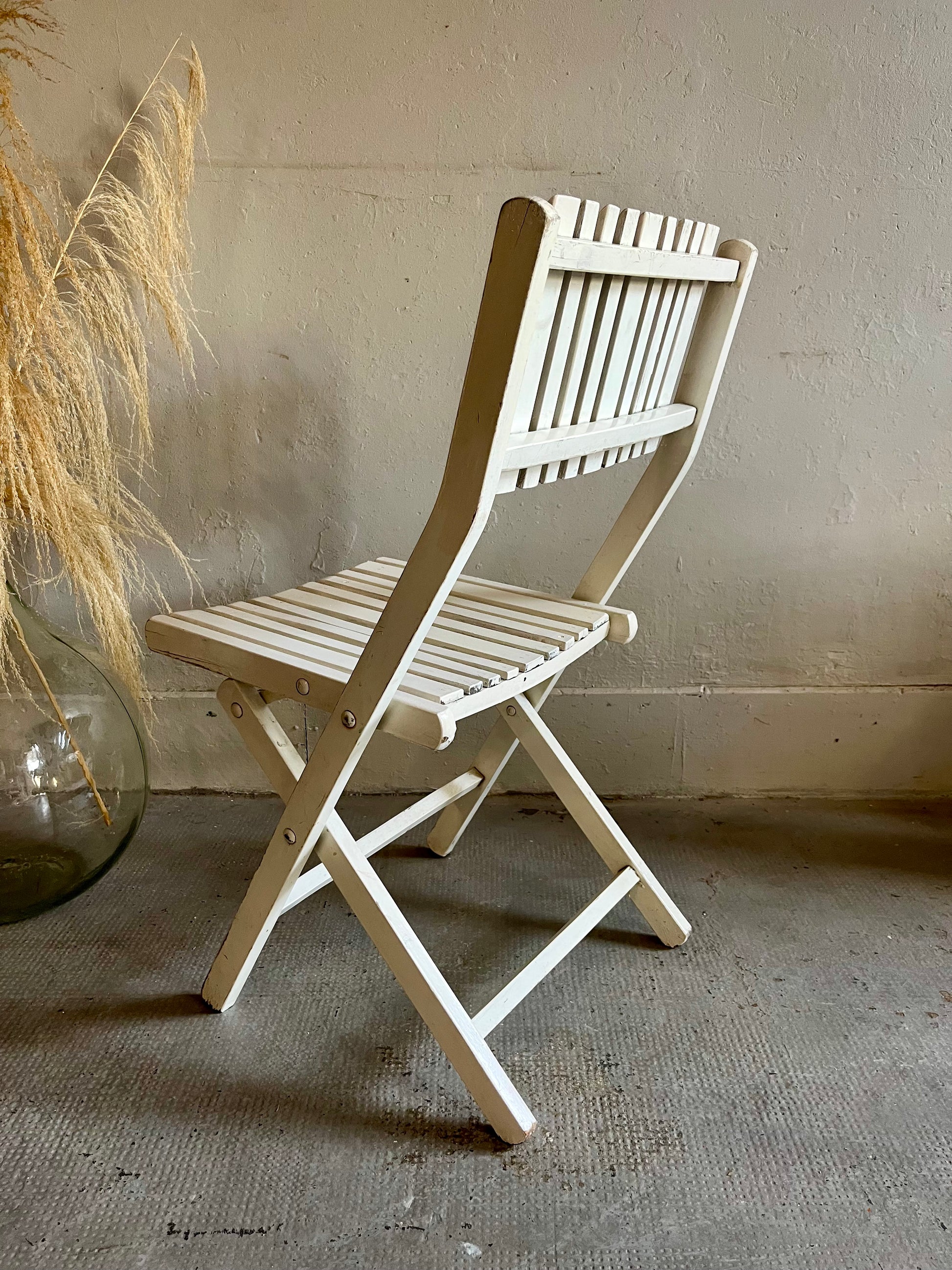 Chaise pliante de jardin en bois peinture blanche  Meubles Patine
