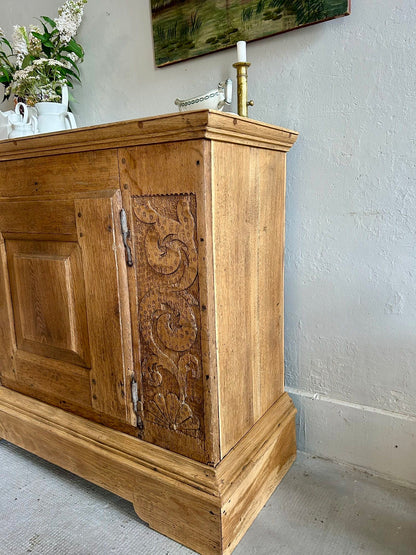 Buffet ancien en chêne sculpté   Patine