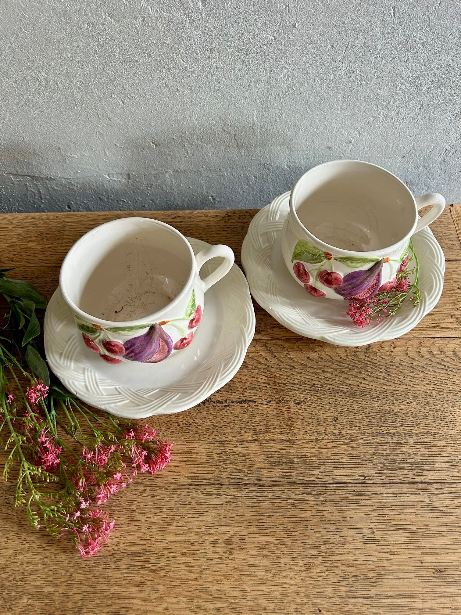 Tasses en barbotine avec coupelle - lot de 2   Patine