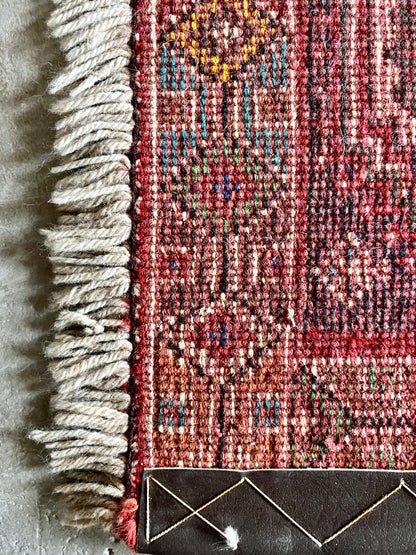 Tapis ancien à motifs  Décoration Patine