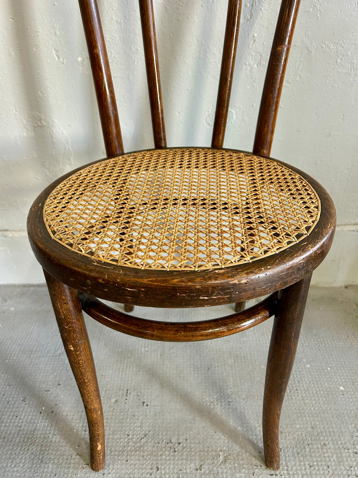 Chaise bistrot bois courbe assise cannage - type Thonet   Patine