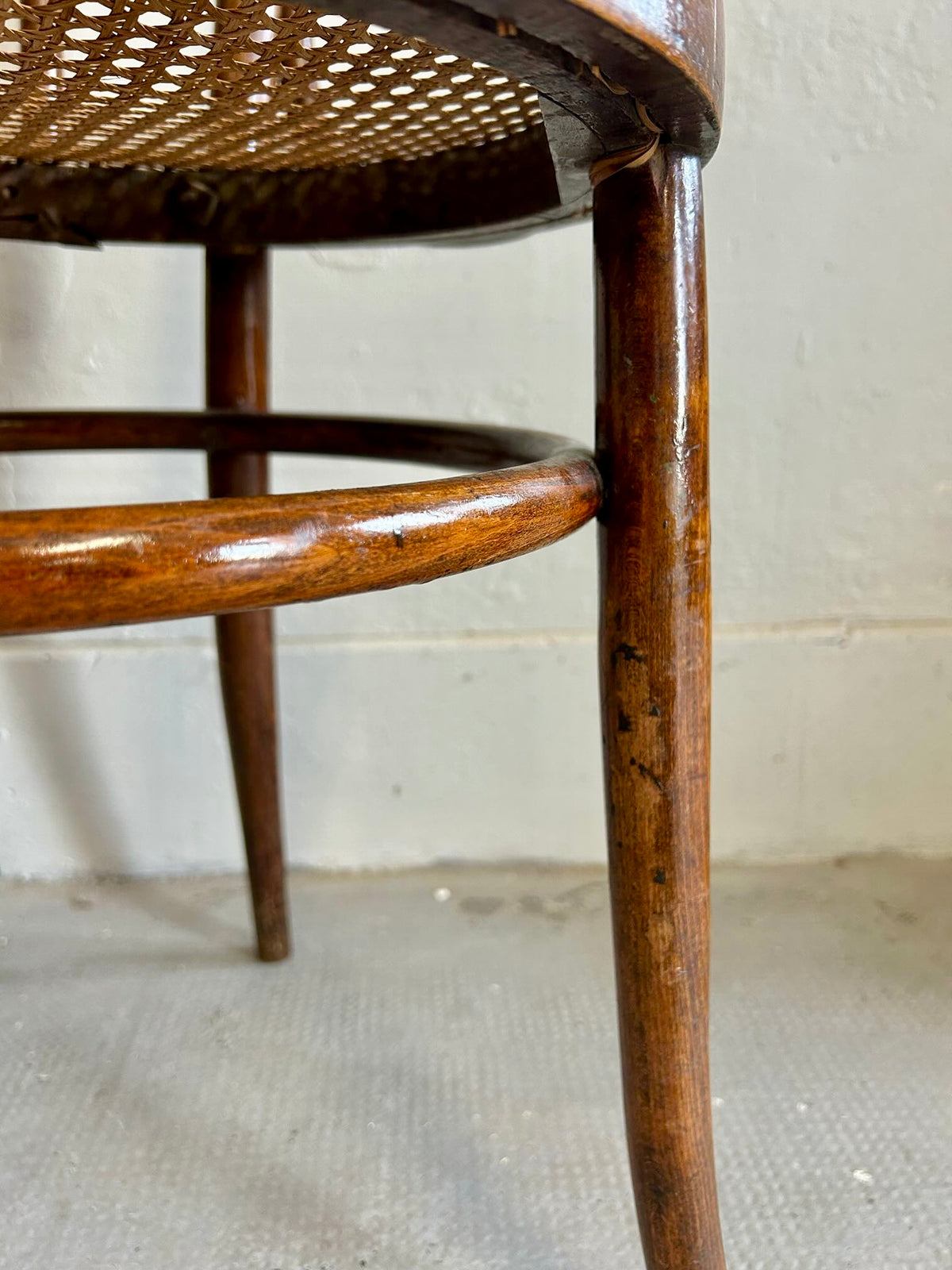 Chaise bistrot assise cannage - type  18 Thonet   Patine