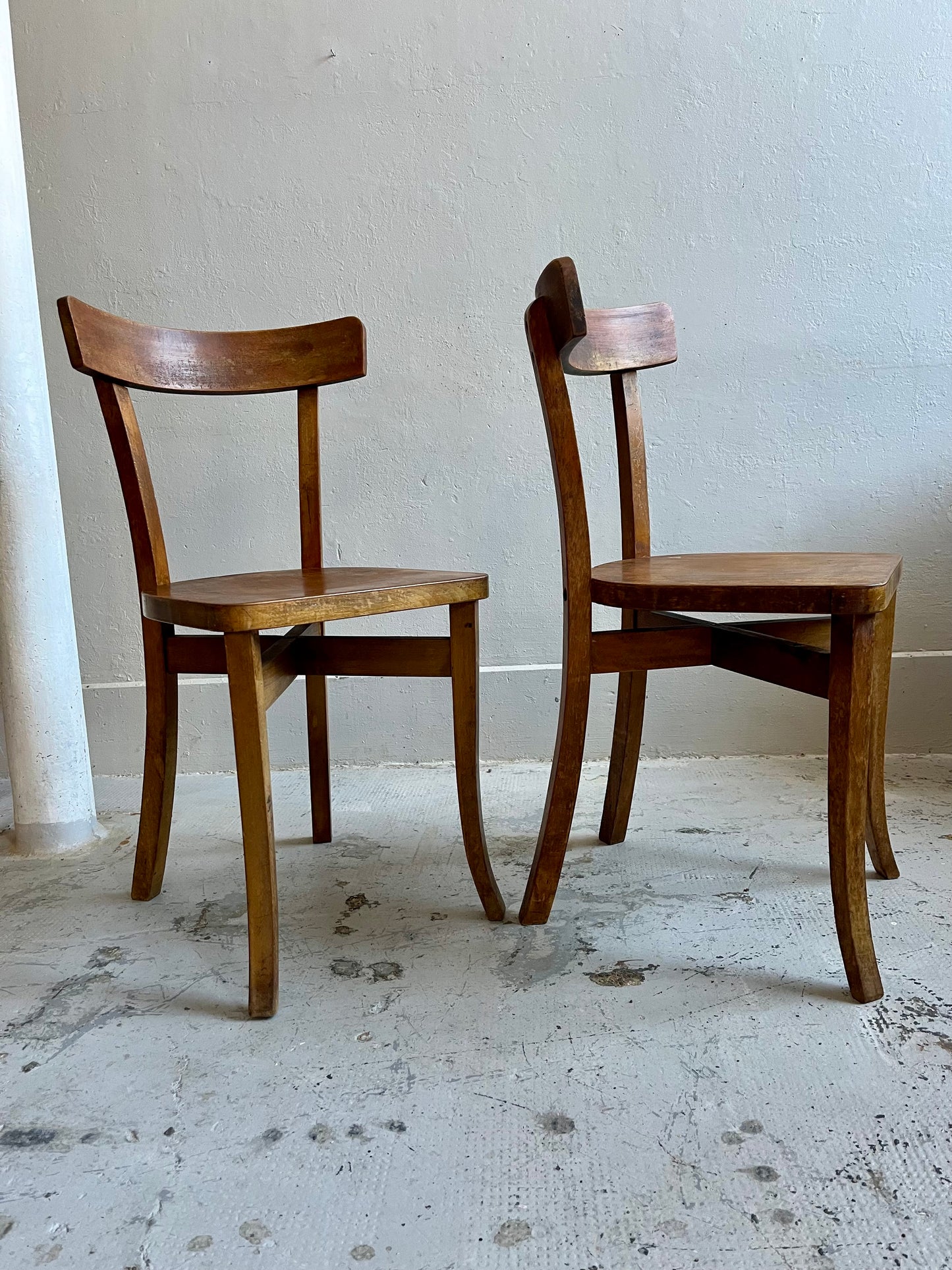 Lot de 2 chaises bistrot anciennes