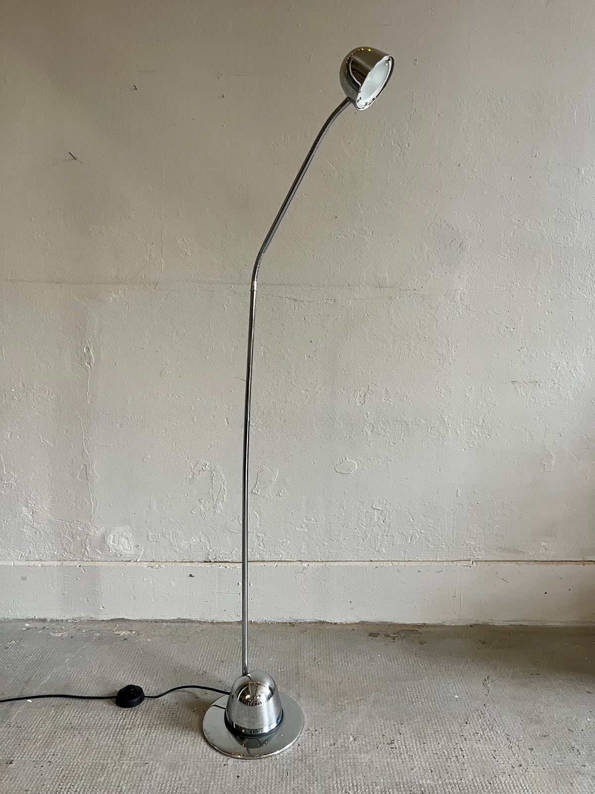 Lampadaire vintage chromé   Patine
