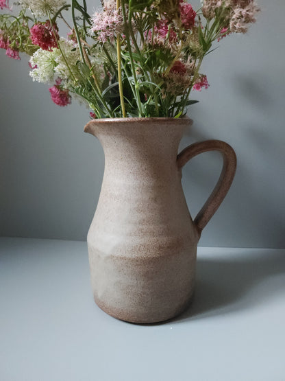 Pichet en grès avec fleurs  Patine