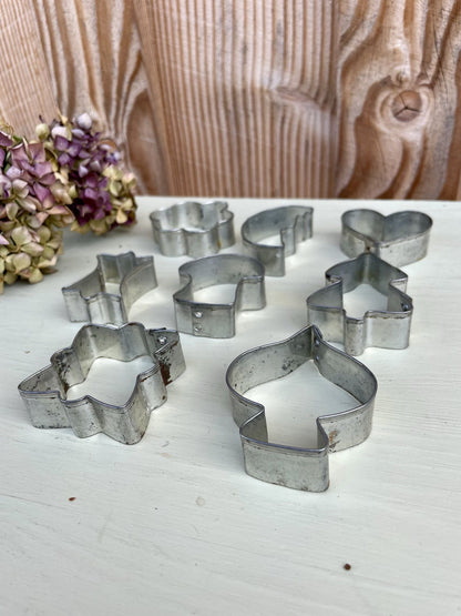 Lot de 8 emporte-pièces en métal