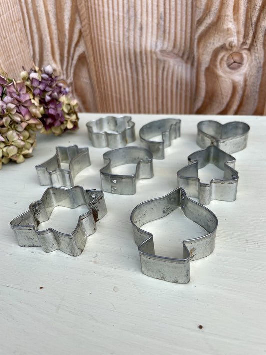 Lot de 8 emporte-pièces en métal