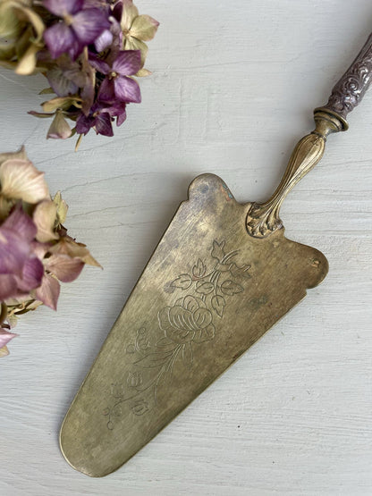 Pelle à tarte gravée