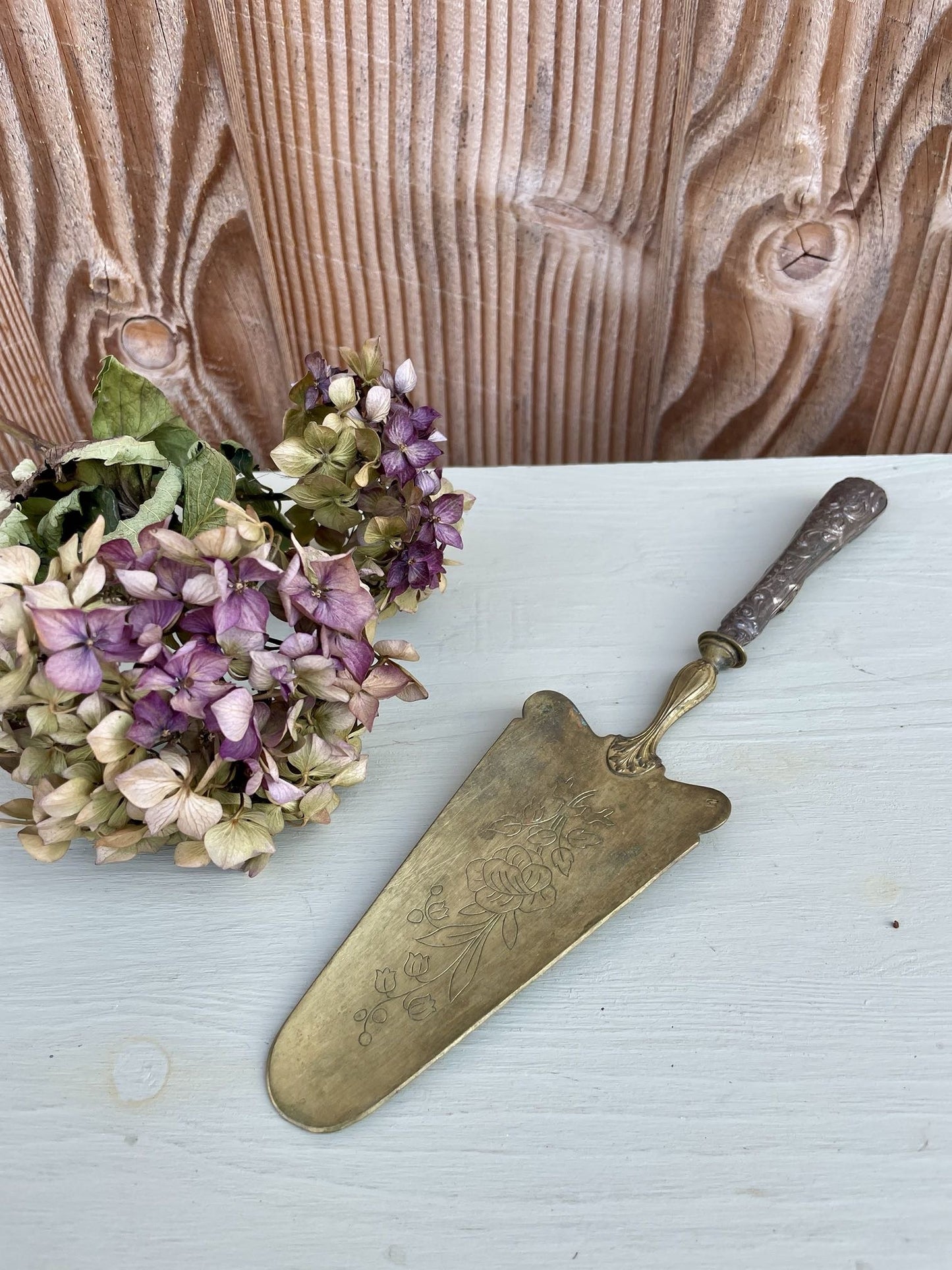 Pelle à tarte gravée