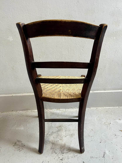 Chaise vintage en bois massif – assise paillée claire