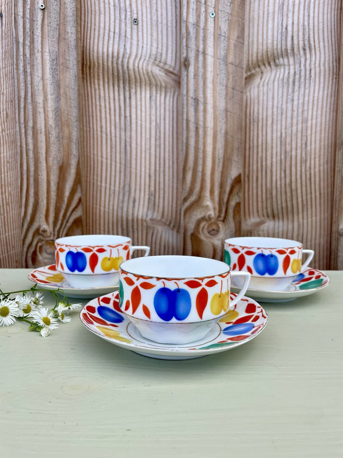 Lot de 3 tasses vintage décor fruits avec soucoupes – années 70