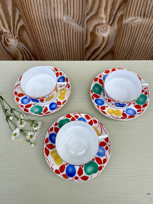 Lot de 3 tasses vintage décor fruits avec soucoupes – années 70