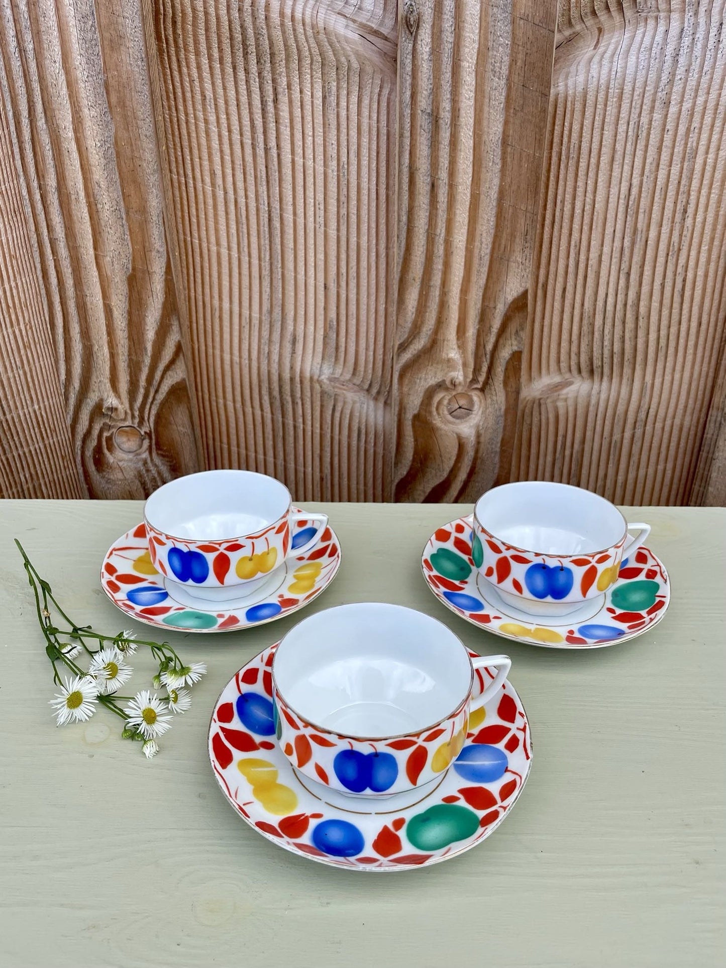 Lot de 3 tasses vintage décor fruits avec soucoupes – années 70