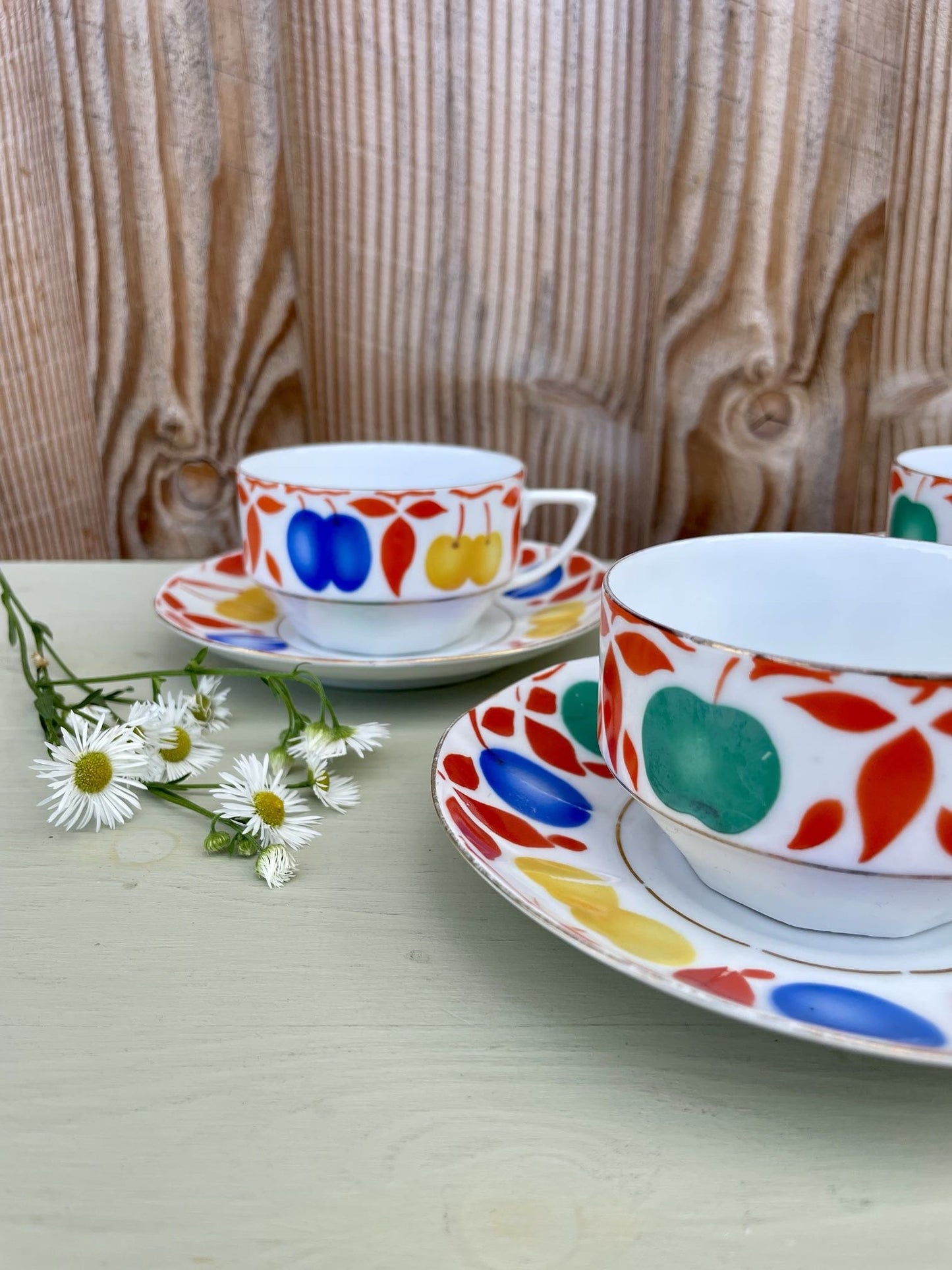 Lot de 3 tasses vintage décor fruits avec soucoupes – années 70