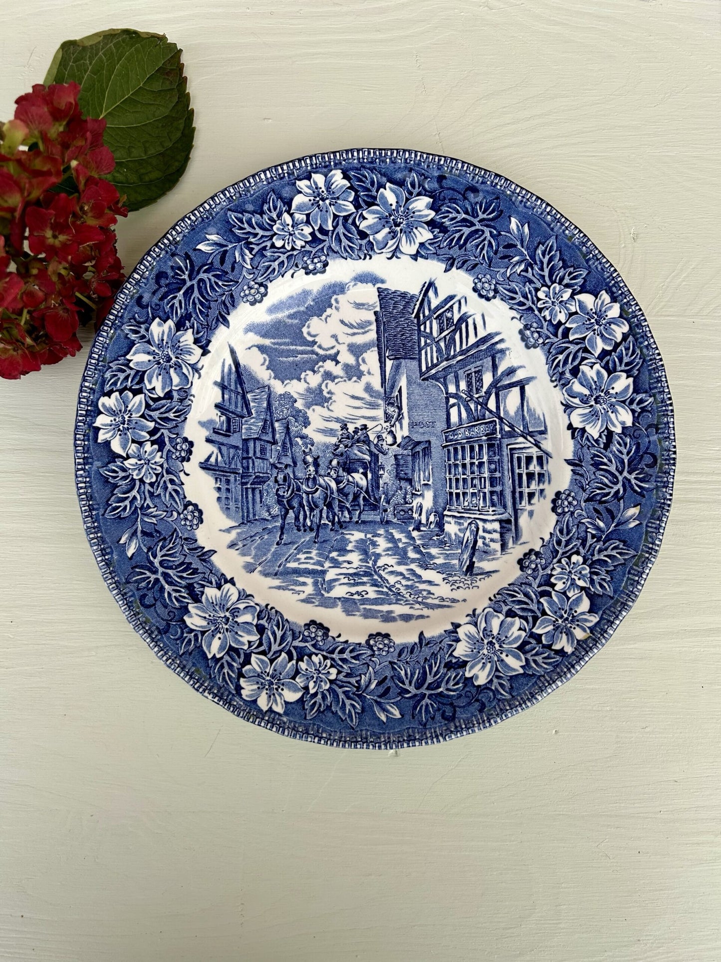 Assiette Coaching Taverns – Royal Tudor Ware