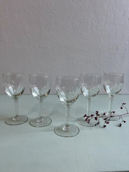Lot de 5 verres à vin en cristal