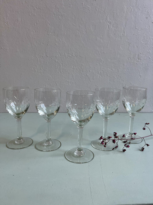 Lot de 5 verres à vin en cristal
