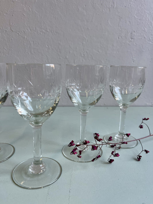 Lot de 5 verres à vin en cristal