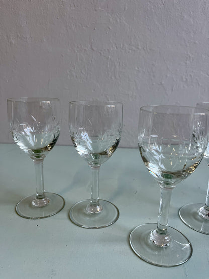 Lot de 5 verres à vin en cristal