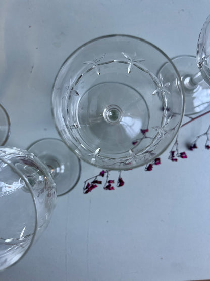 Lot de 5 verres à vin en cristal