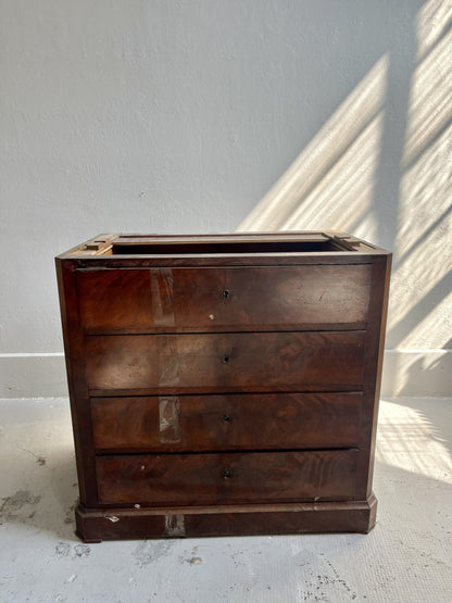 Petite commode sans plateau