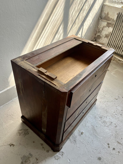 Petite commode sans plateau
