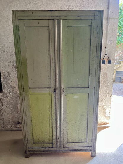Armoire parisienne