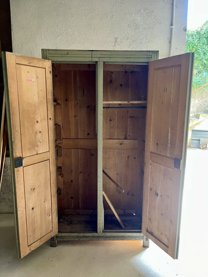 Armoire parisienne