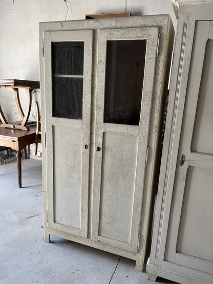 Armoire semi vitrée