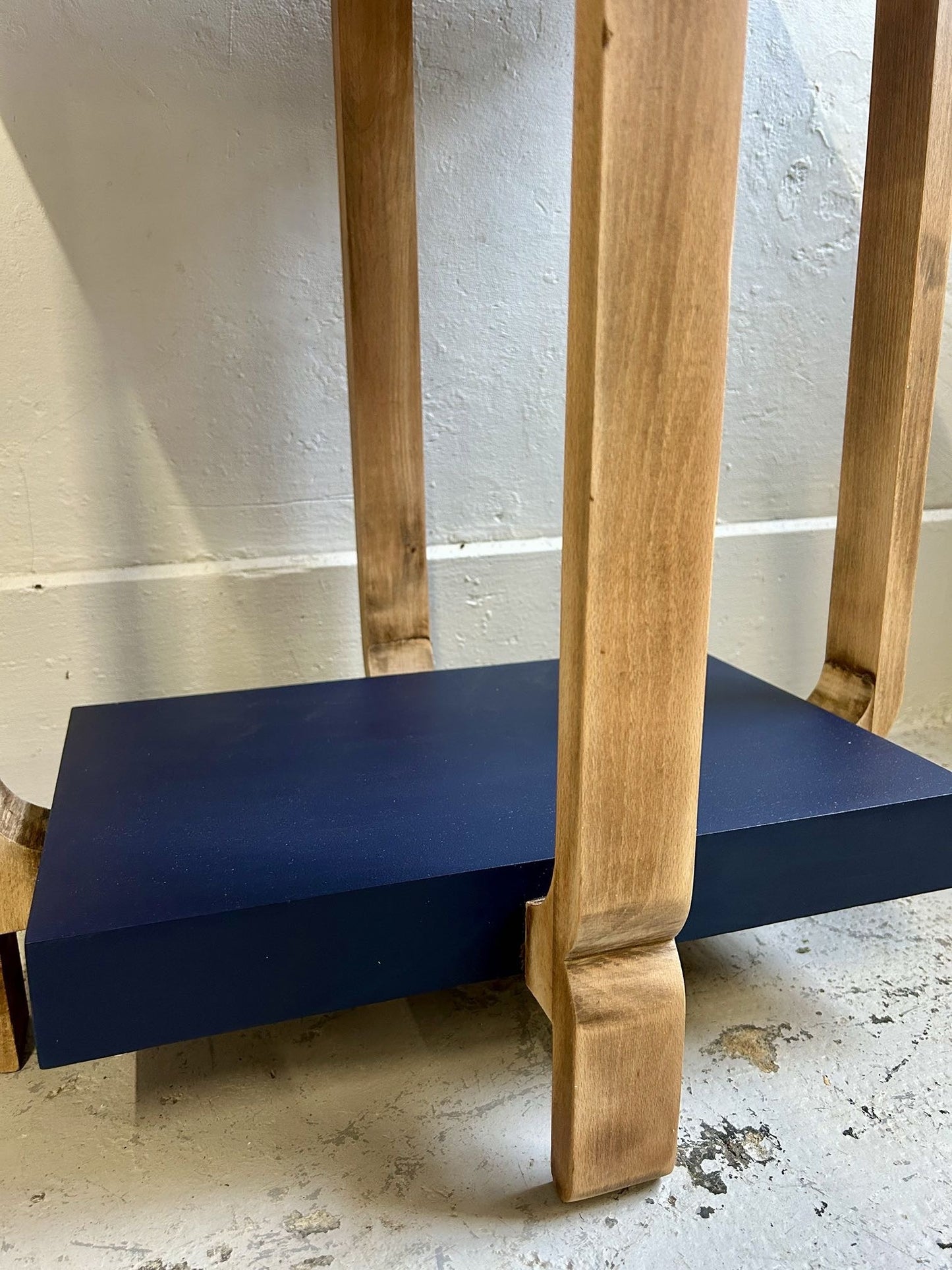 Guéridon Art déco bleu encre de chine