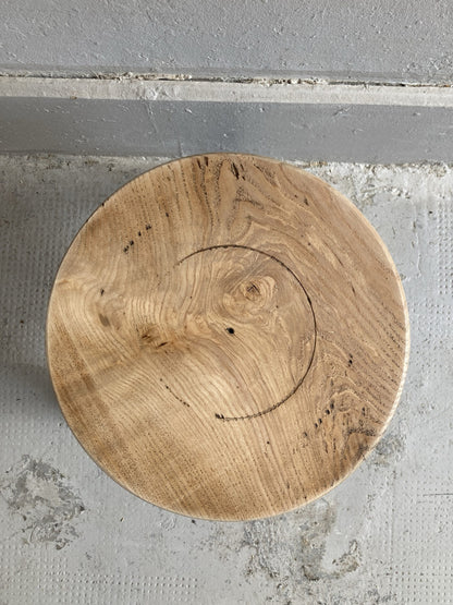 Petit tabouret vintage en bois – pieds peints vert