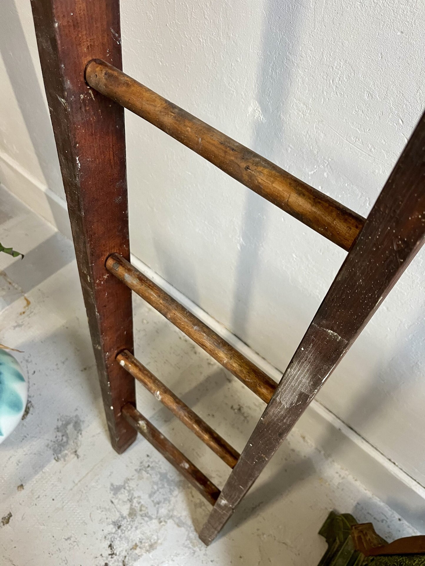 Échelle ancienne en bois – grande échelle vintage