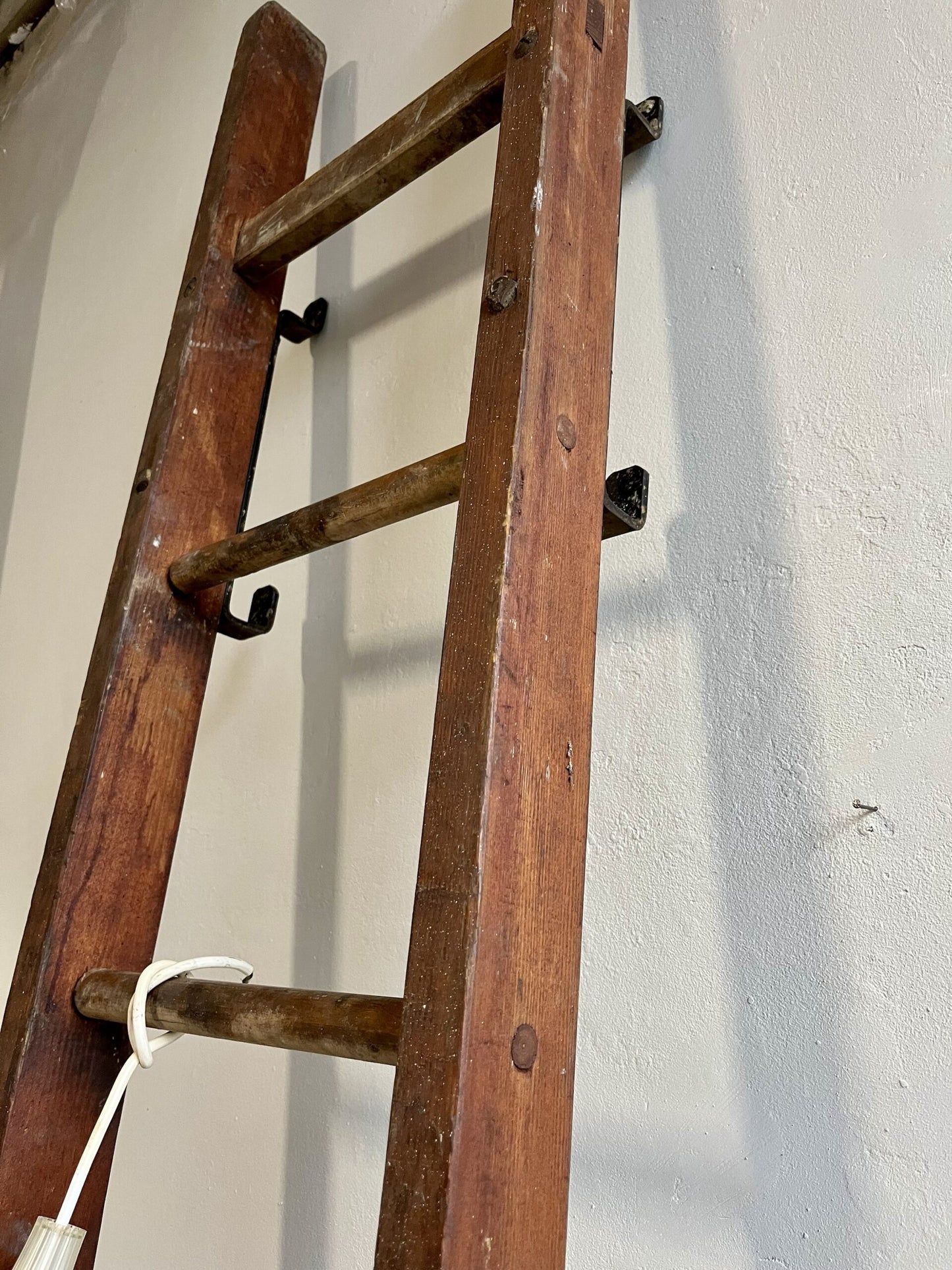 Échelle ancienne en bois – grande échelle vintage