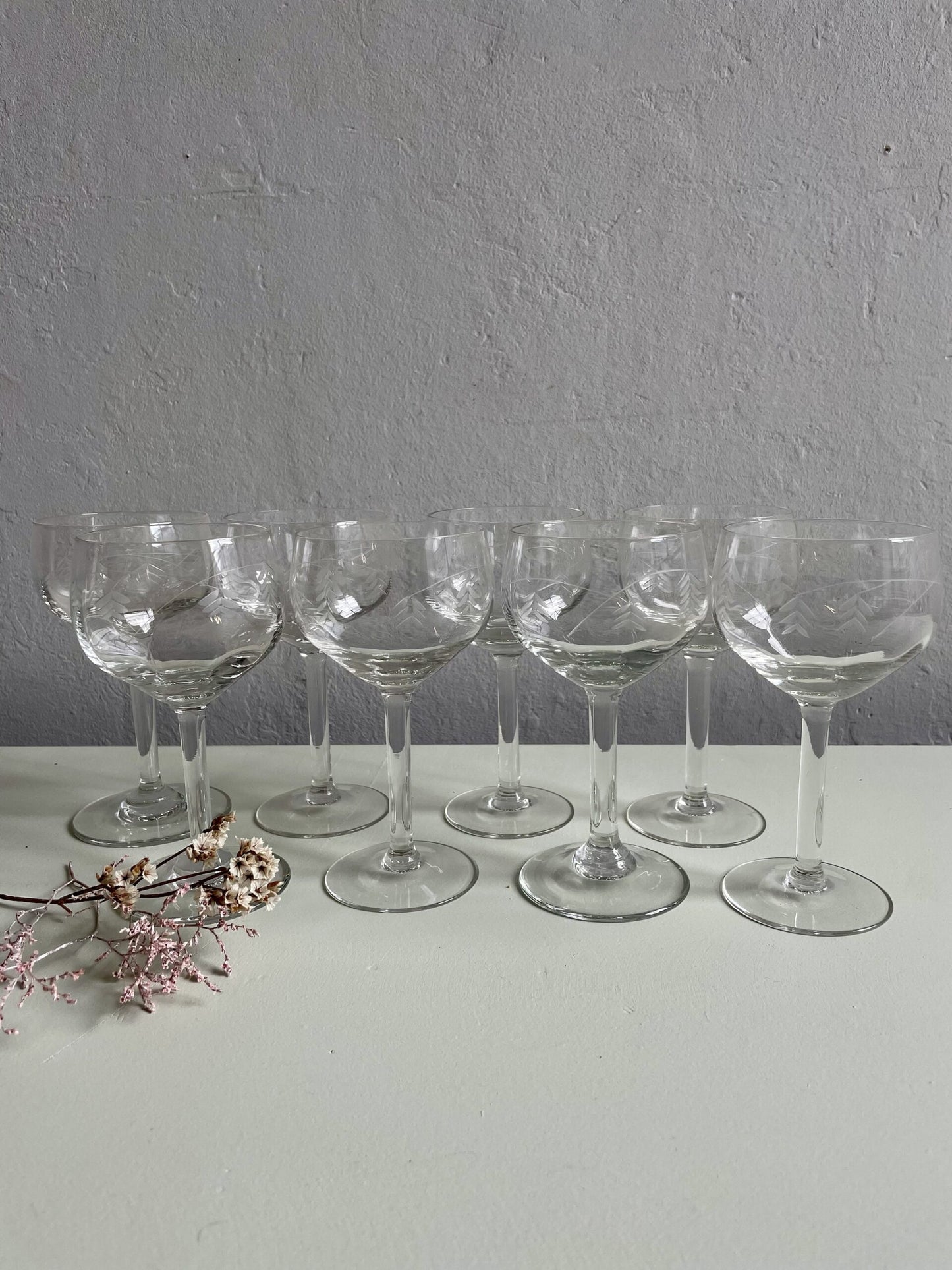 8 verres à vins gravés