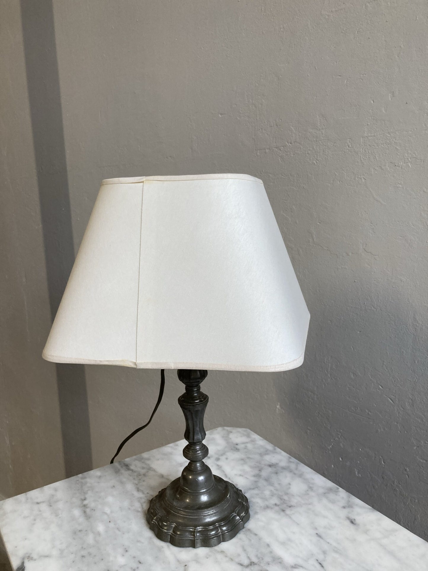 Lampe de chevet ancienne en étain