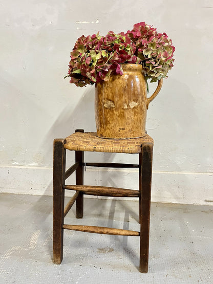 Tabouret ancien en bois et assise en paille tressée