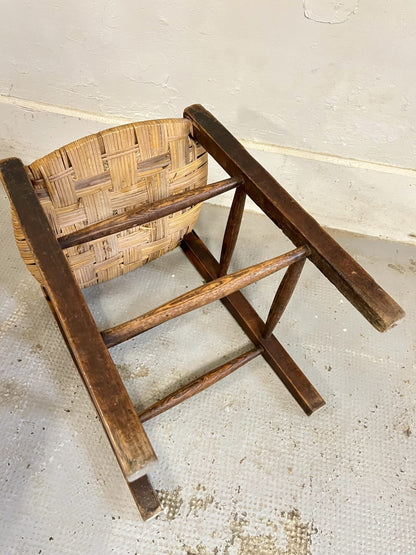 Tabouret ancien en bois et assise en paille tressée