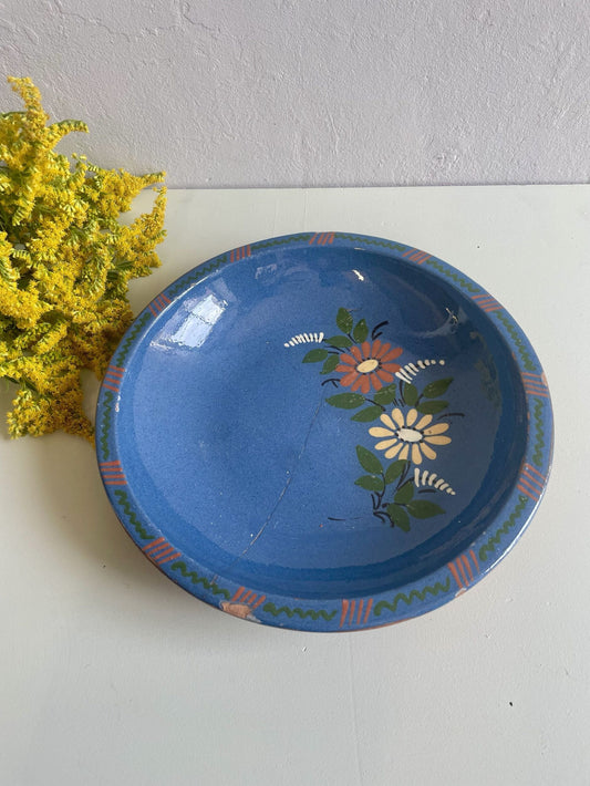 Plat en terre cuite à fleurs
