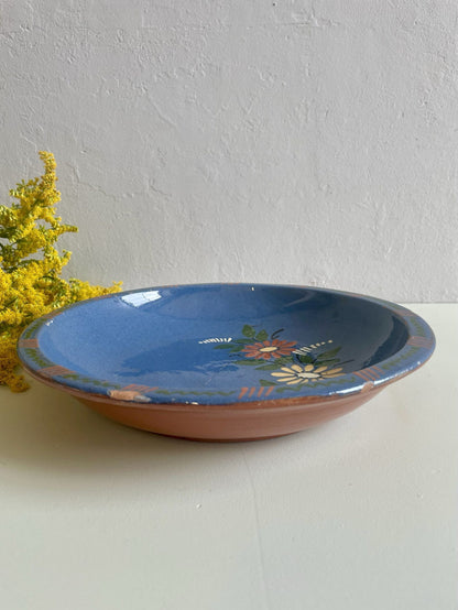 Plat en terre cuite à fleurs