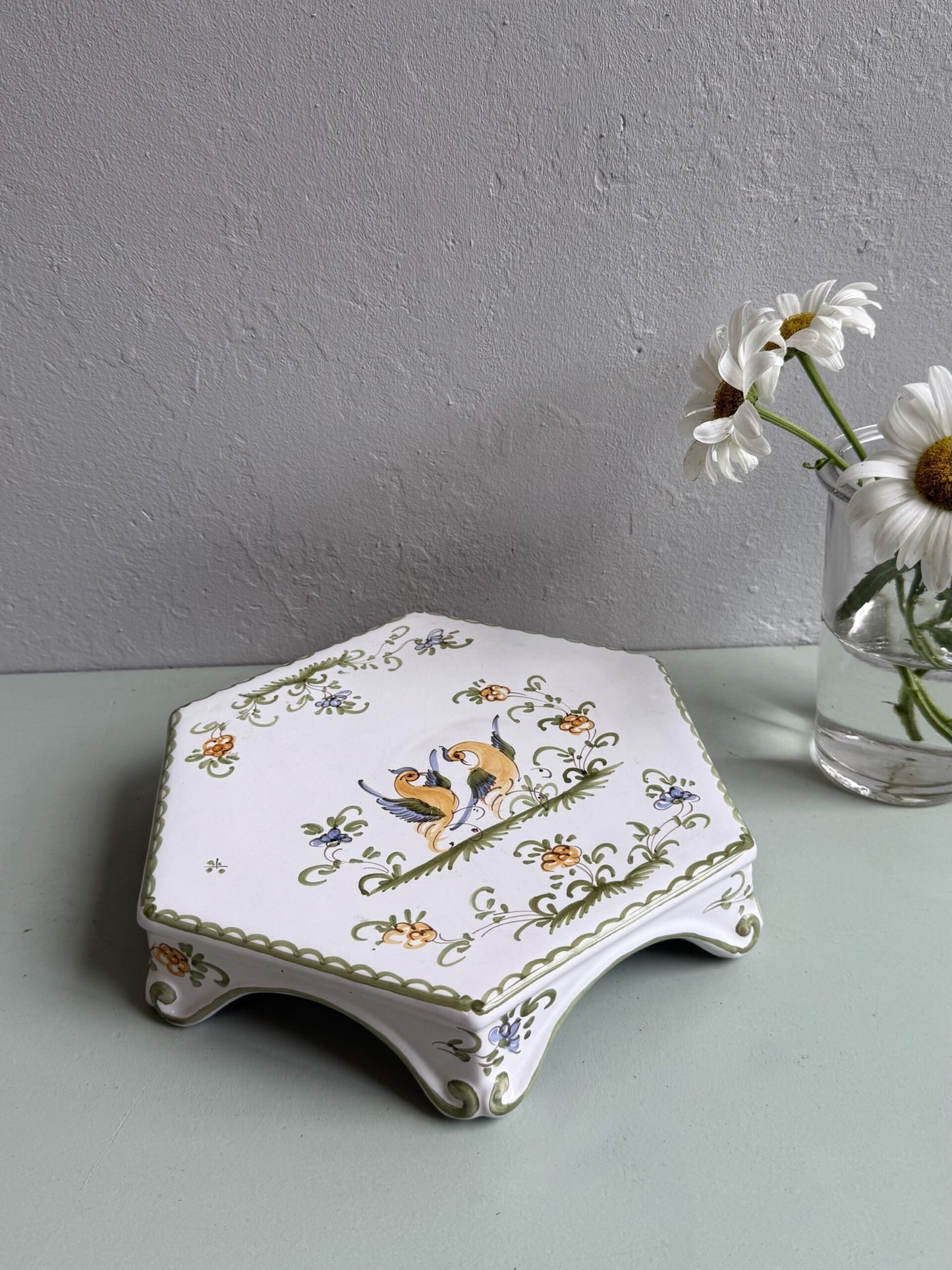 Dessous de plat en faïence de Moustiers