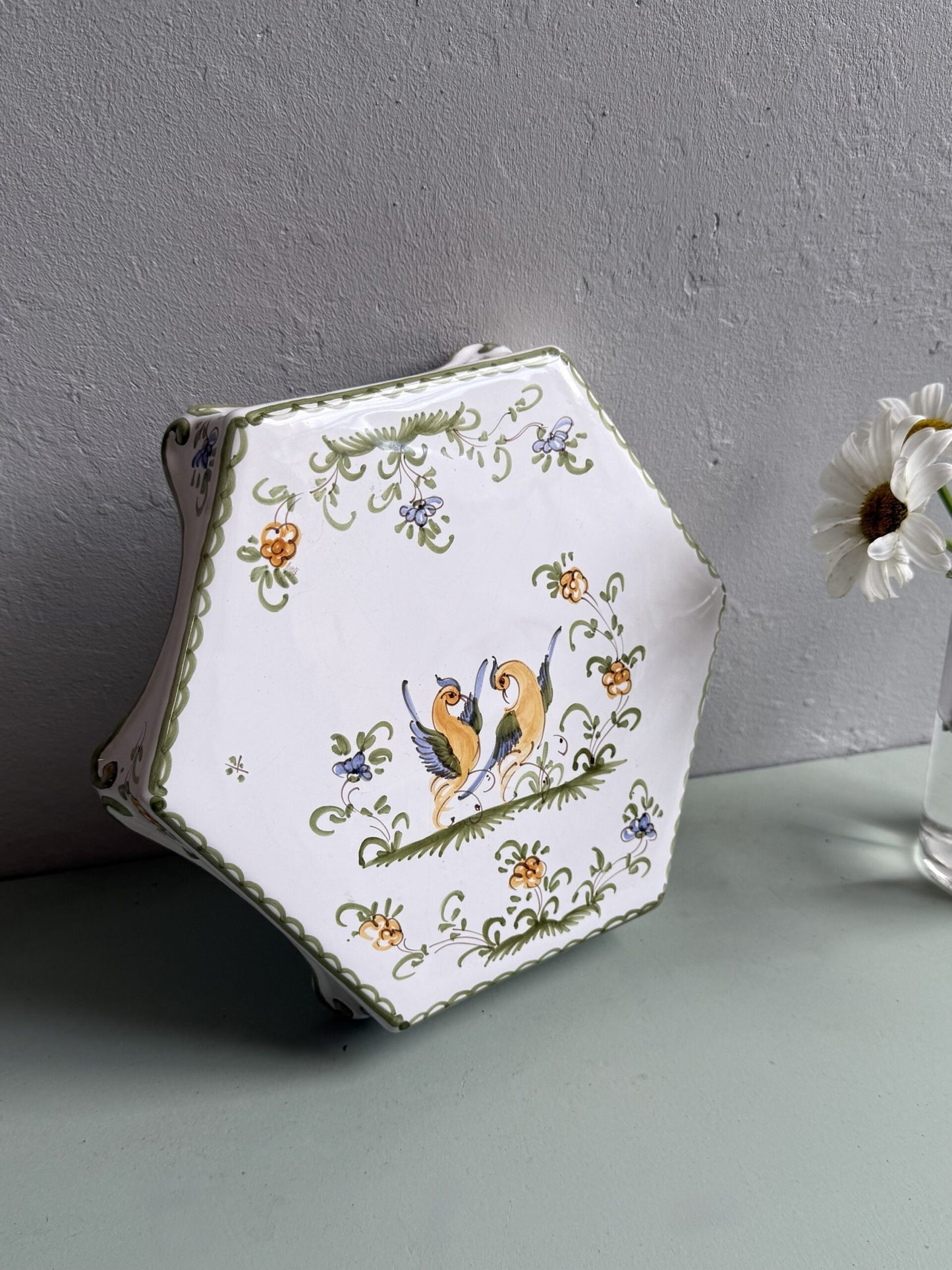 Dessous de plat en faïence de Moustiers