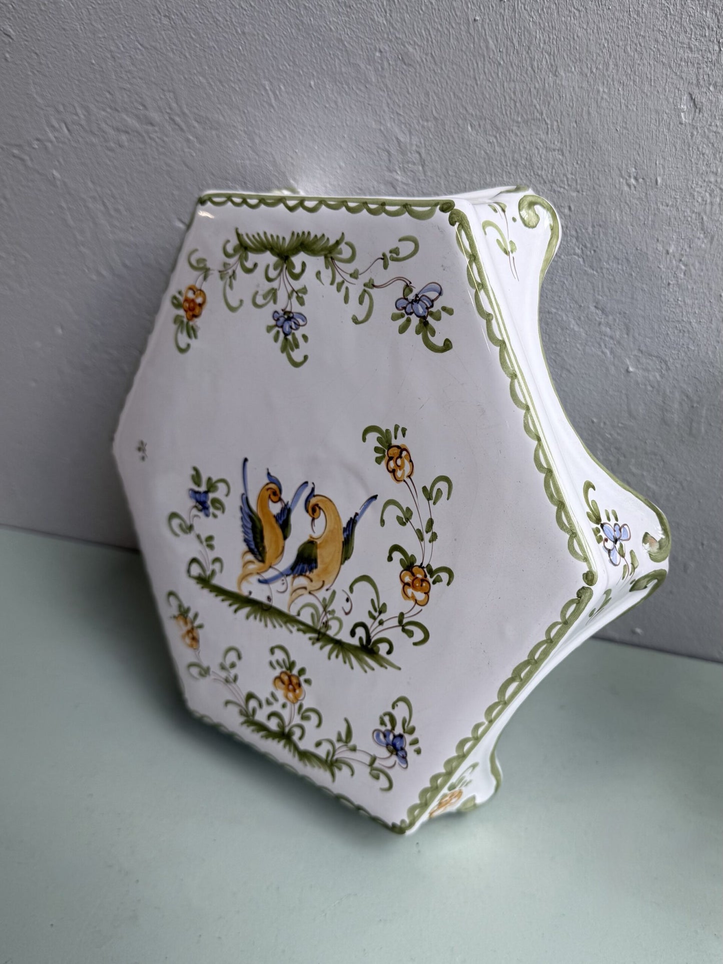 Dessous de plat en faïence de Moustiers