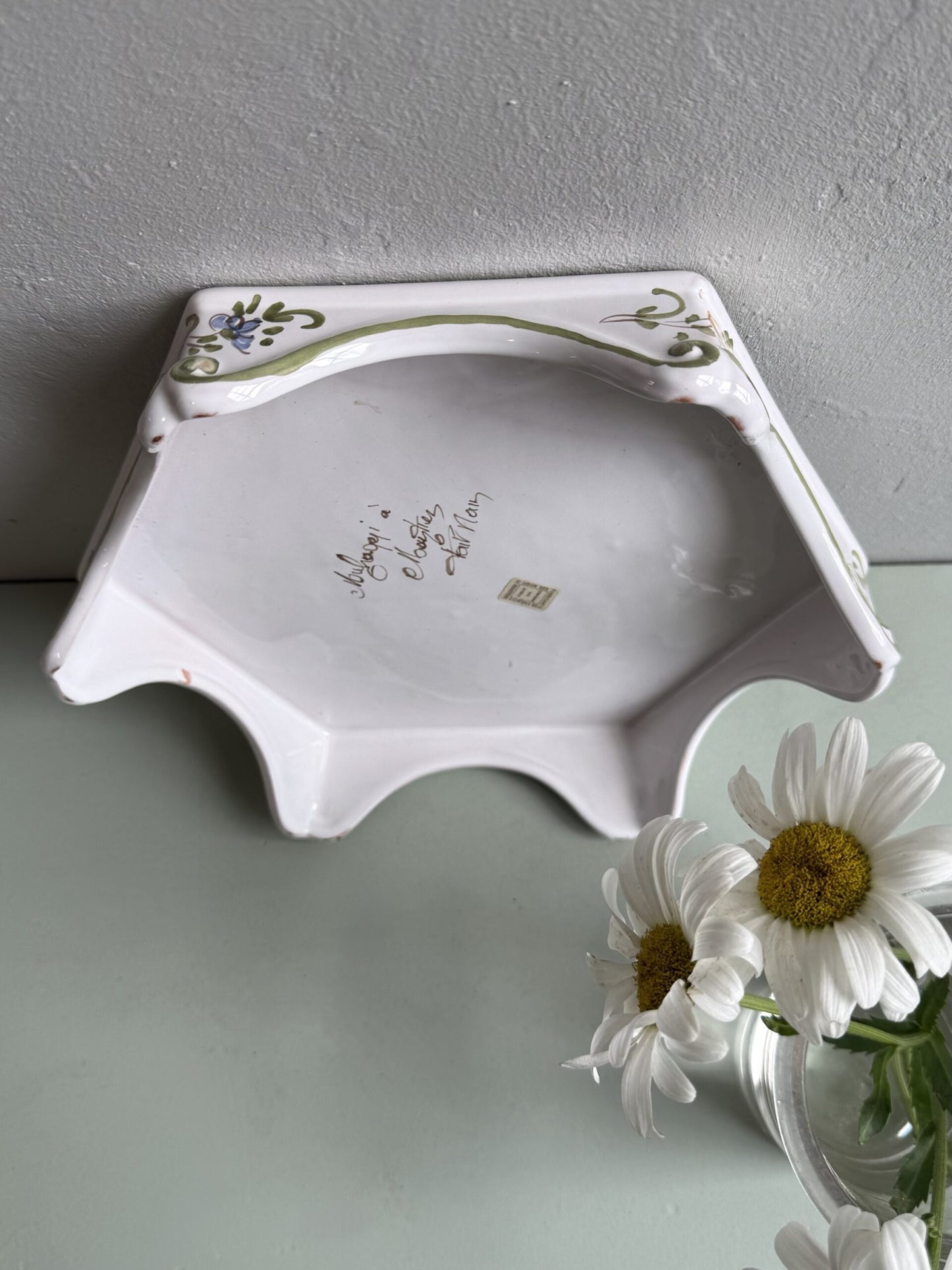 Dessous de plat en faïence de Moustiers