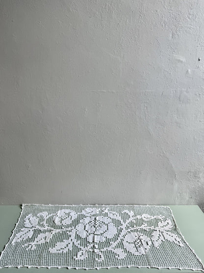 Napperon de fleurs brodé