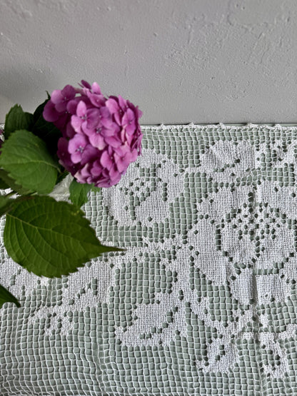 Napperon de fleurs brodé