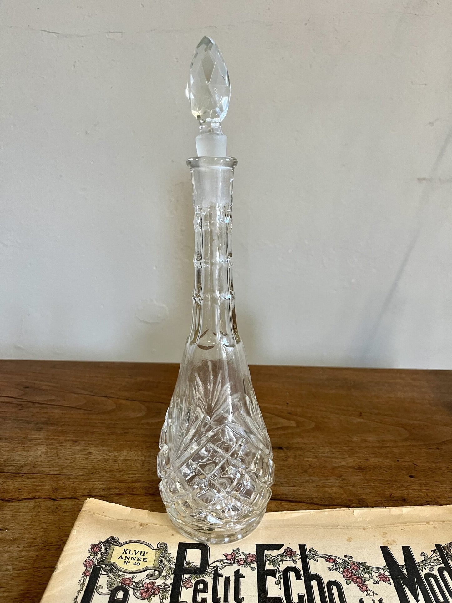 Bouteille en verre ciselé